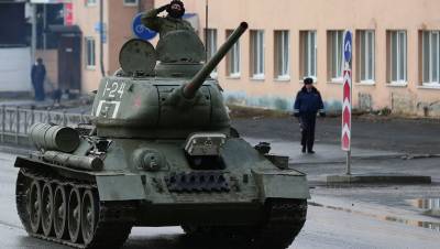 Неизвестные осквернили танк-памятник Т-34 под Нарвой