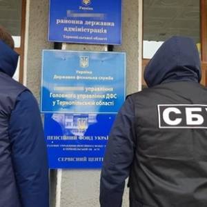 Тернопольского налоговщика разоблачили на взятке в 1 млн грн. Фото