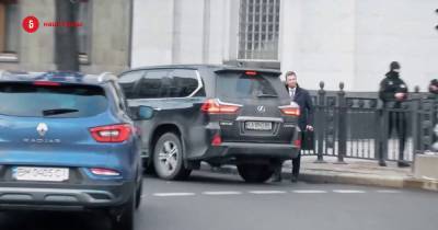 Элитный автопарк возле Рады: на каких машинах разъезжают народные депутаты (ВИДЕО)