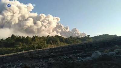 На индонезийском острове Суматра во вторник вновь "проснулся" вулкан Синабунг