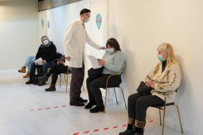 Коронавирус в России: в регионах продолжается массовая вакцинация