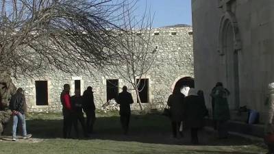В Нагорном Карабахе российские миротворцы помогли паломникам добраться до христианского монастыря IV века