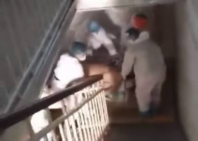 "Удобства" украинской больницы показали на видео, изнеможенные врачи падают с ног: "Я не могу!"