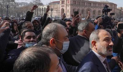 Армянский тупик: премьер-министр страны Пашинян плох, но его оппоненты еще хуже