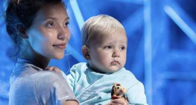«По дону гуляет казак молодой»: Регина Тодоренко показала, как вместе с сыном поет русскую народную песню
