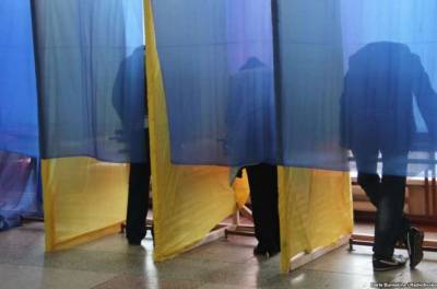 Рада назначила внеочередные выборы сельских и городских глав в пяти ОТО