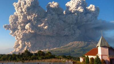 Новое извержение вулкана Синабург