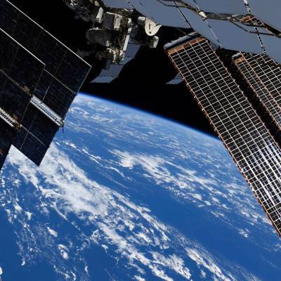 Экипаж МКС приступил к герметизации второй трещины в российском модуле "Звезда"