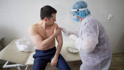 Фото дня: Зеленский получил дозу вакцины от коронавируса