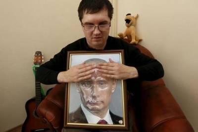 В детскую школу для слабовидящих заказали объемные портреты Путина и Мао