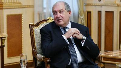 Президент Армении вновь отказался утвердить предложение уволить главу Генштаба