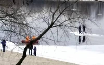 В Киеве спасли двух людей со льдины Днепра