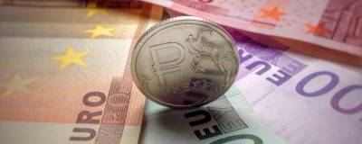 Курс евро впервые со средины февраля опустился ниже 89 рублей