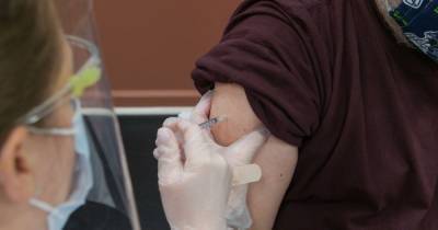 "Привет, побочная реакция": врач из Днепра рассказал о жизни после вакцинации