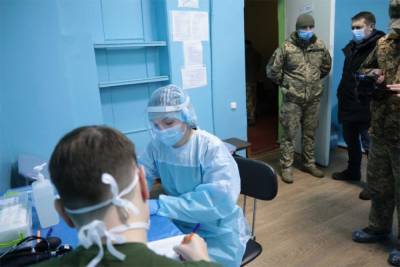 Прививаться вместе с Зеленским: военные поделились впечатлениями от прививки