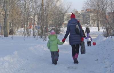 Проходимец схватил 6-летнюю девочку возле школы во Львове, мама ребенка в панике: подробности случившегося