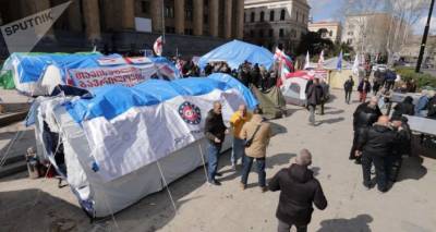 Палаточный городок оппозиции на проспекте Руставели у парламента Грузии - видео