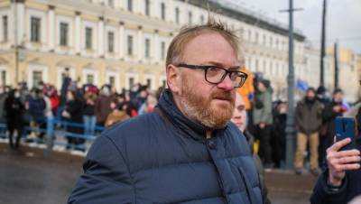 Милонов призвал депутатов Петербурга не бояться СМИ