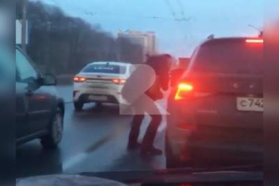 Рязанец с гитарой устроил «концерт» на дороге на Московском шоссе