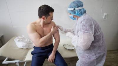 Вирусолога Зуева рассмешила демонстративная вакцинация Зеленского