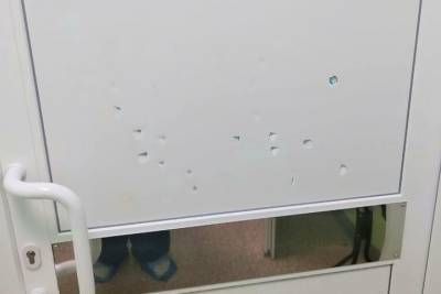 В Псковской инфекционной больнице пациенты ломают мебель и оборудование