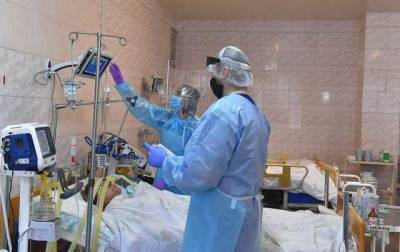В Івано-Франківську переповнені COVID-лікарні: пацієнти лежать в коридорах