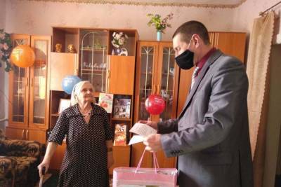 В Бондарском районе труженицу тыла поздравили с 90-летием