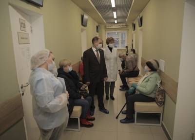 Михаил Романов проинспектировал пункт вакцинации от коронавирусной инфекции «COVID-19» в Колпино