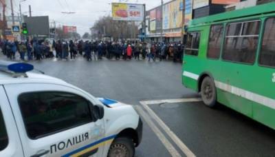 Работники завода «Электротяжмаш» перекрывали Московский проспект, требуя зарплату