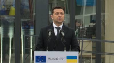 Украина стремится к миру на Донбассе дипломатическим путем – Зеленский