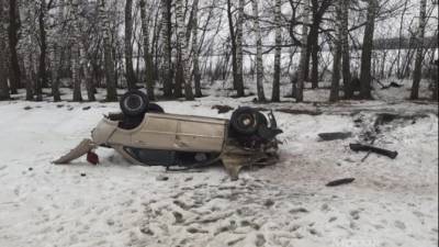 В Курской области опрокинулся автомобиль – пострадал водитель