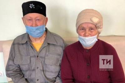 Две пожилые супружеские пары из Челнов привились от коронавируса