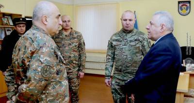 Визит в воинскую часть спецназа: министр обороны Армении посовещался с замглавы ГШ ВС