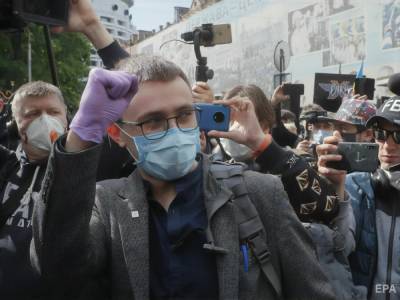 Соратники Стерненко сообщили о преследовании его семьи со стороны "журналистов"