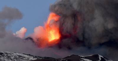 На Сицилии началось извержение Этны: на округу обрушился "дождь" из пепла (ФОТО, ВИДЕО)