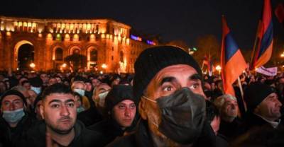 Суд по румынскому сценарию или досрочные выборы: чем закончится политический кризис в Ереване
