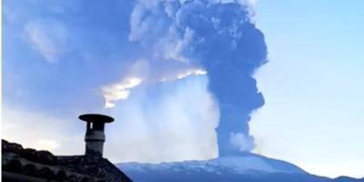 Второй раз за последний месяц. На Сицилии проснулся вулкан Этна — видео - nv.ua - Италия - Сицилия