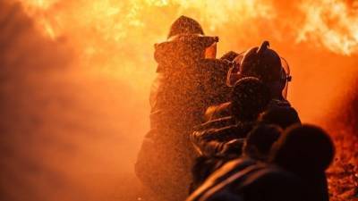 Двое детей погибли в страшном пожаре в высотном доме во Владивостоке — видео