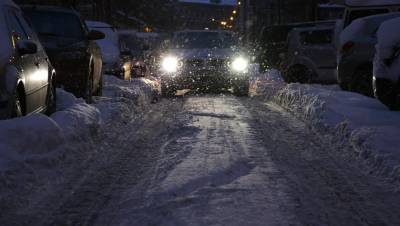 В Мурманске "скорая" в снег не успела довезти пациента до больницы