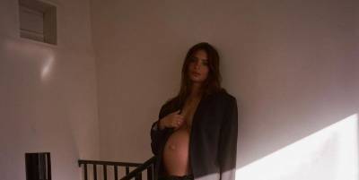 Голая Эмили Ратаковски поучаствовала в фотосессии на последних неделях беременности - ТЕЛЕГРАФ
