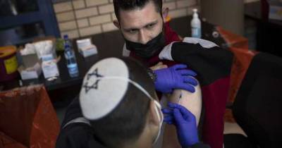 В Ізраїлі більше половини дорослого населення повністю вакцинували від COVID-19