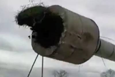 Появилось видео падения водонапорной башни в Тверской области