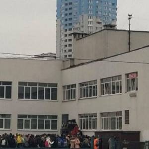 В школе в Киеве распылили слезоточивый газ