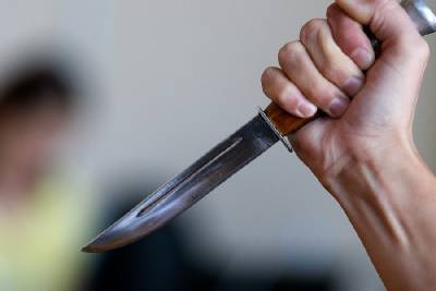 В Смоленской области женщина набросилась с ножом на свою знакомую