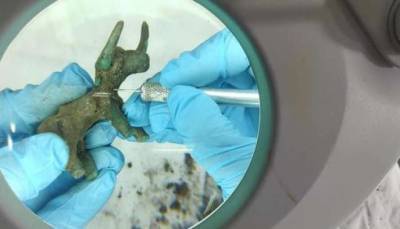 Археологи нашли в Олимпии бронзовый идол быка