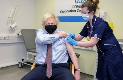 Премьер Британии привился вакциной AstraZeneca