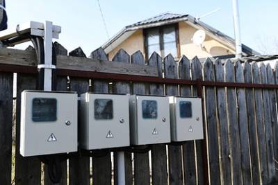 Россиянам назвали признаки воровства электричества соседями по даче
