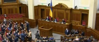 Рада приняла закон для защиты украинцев от произвола коллекторов