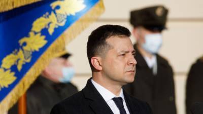 Зеленский продлил санкции Украины против Сбербанка и Проминвестбанка