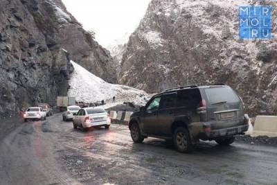 Движение машин после схода лавины в Цунтинском районе восстановлено